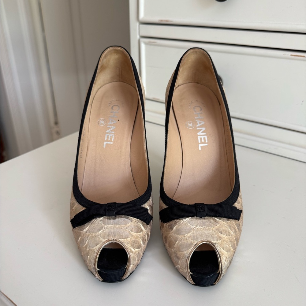 CHANEL Textured Beige and Black Heels